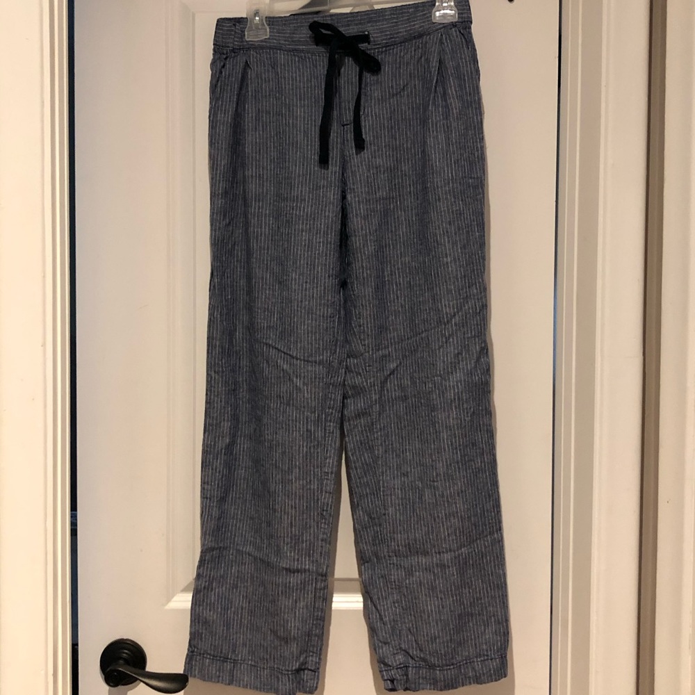 Wide-leg summer pants.